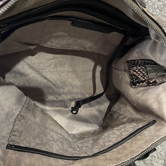 GUC- MICHAEL KORS embossed leather bag - Picture 15 of 15